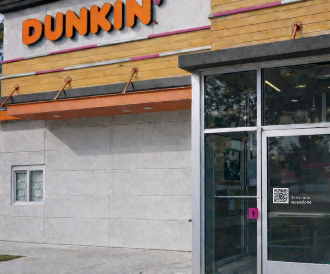 QR Code esposto in vetrina per raccogliere recensioni dai clienti